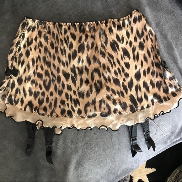 Vintage Victoria’s Secret Satin Garter Thong Skirt NWOT - Picture 9 of 9